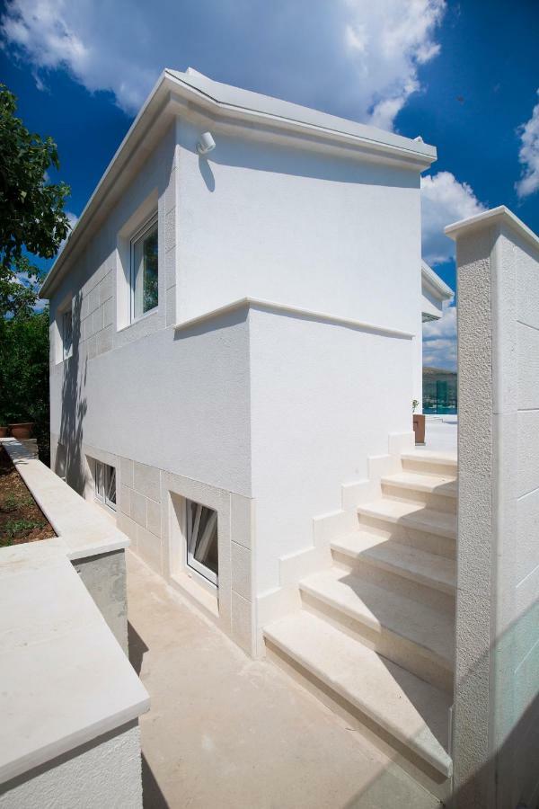 Villa Casa Blanca White House à Donji Okrug  Extérieur photo